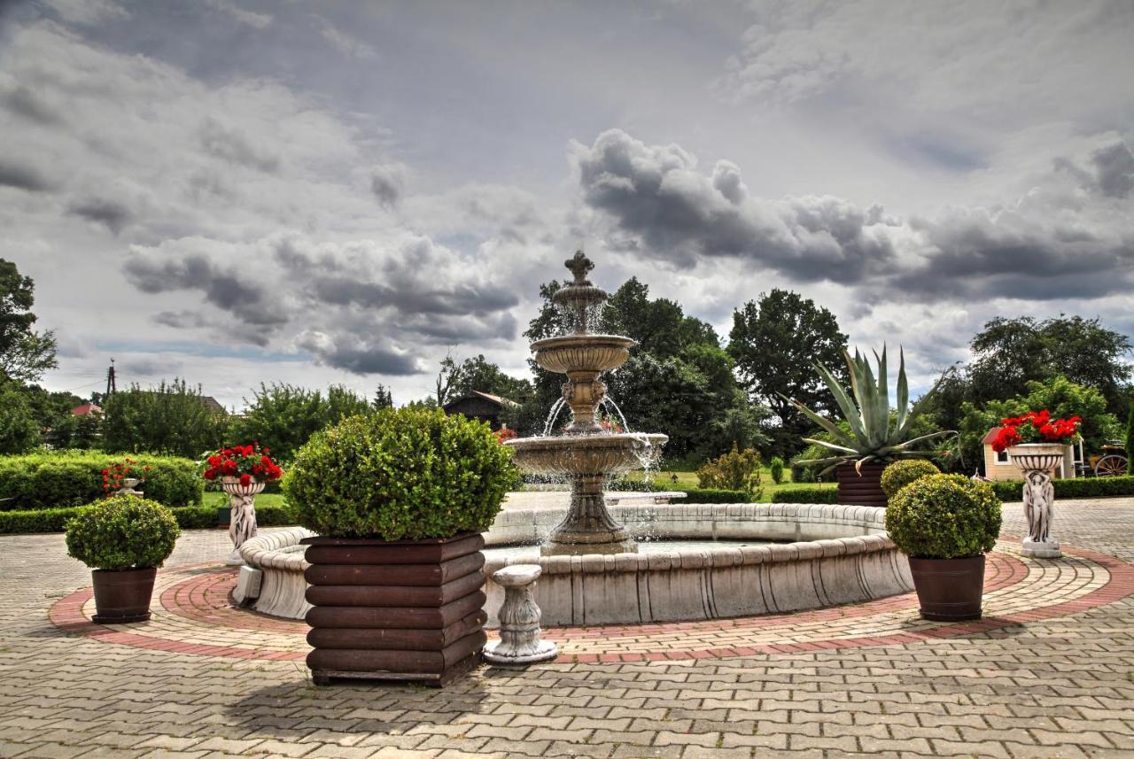 Zespol Palacowo-Parkowy Badzow Polkowice Exteriér fotografie